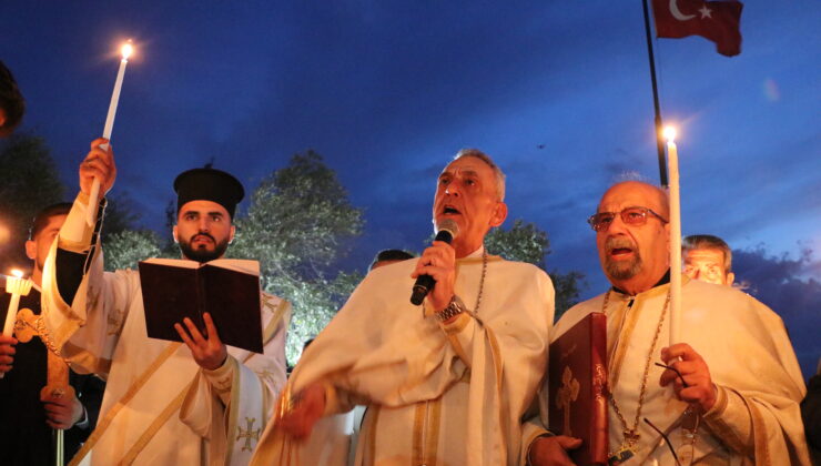 Hatay’da Paskalya Ayini St. Pierre Kilisesi’nde Gerçekleştirildi