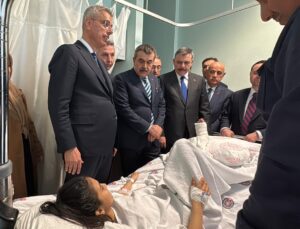 Bakanlar Kahramanmaraş saldırı yaralılarını ziyaret etti