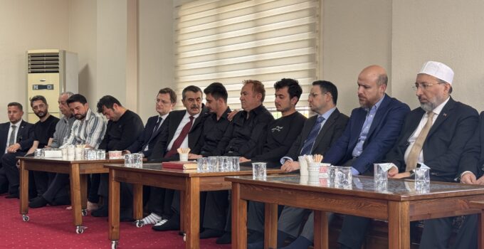 Bakanlar, Kahramanmaraş’ta öğretmen Ayla Kara’nın ailesini ziyaret etti