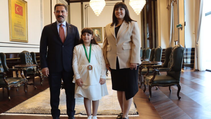 Hatay Valisi Masatlı, Uluslararası İngilizce Olimpiyatı’nda  3’üncü Olan Şehit Kızını Ağırladı