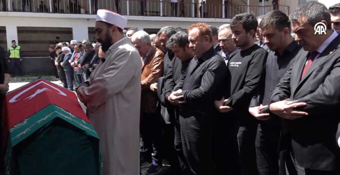 Ayla öğretmen son yolculuğuna uğurlandı