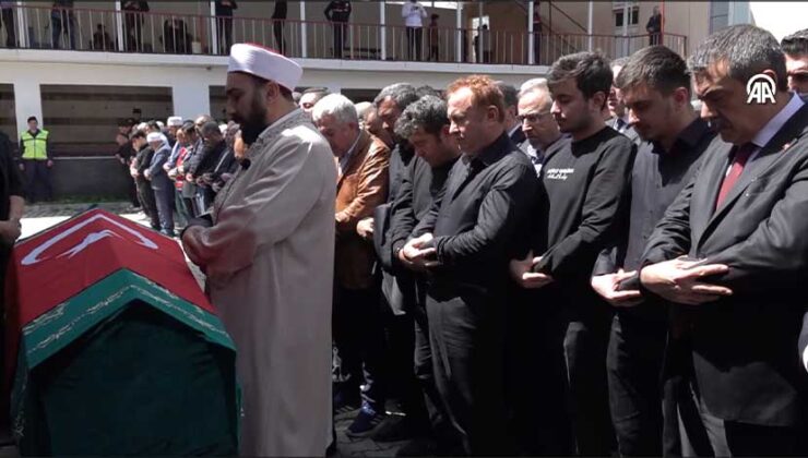 Ayla öğretmen son yolculuğuna uğurlandı