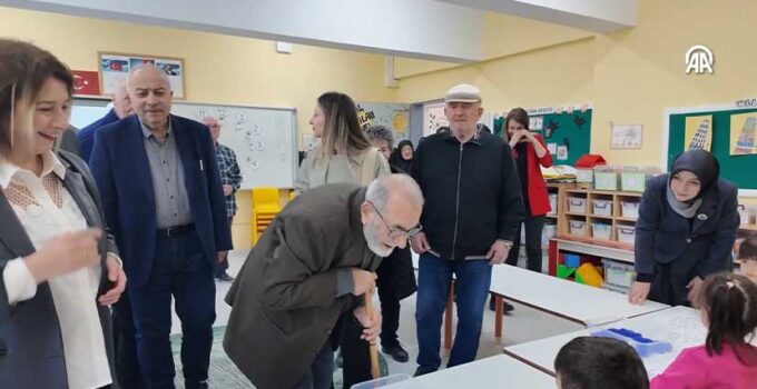 Düzce’de 23 Nisan’da Anlamlı Buluşma: Yaşlılar Çocuklarla Bir Araya Geldi