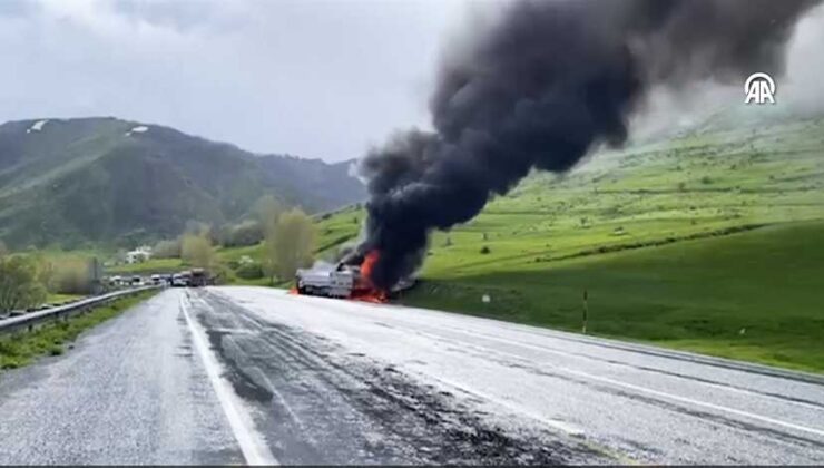 Bitlis’te iki tır çarpıştı: 2 sürücü hayatını kaybetti
