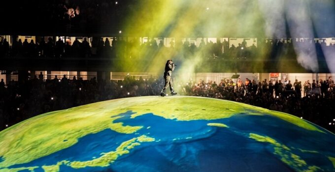 Kanye West İstanbul’da 118 Bin Kişiye Konser Verdi