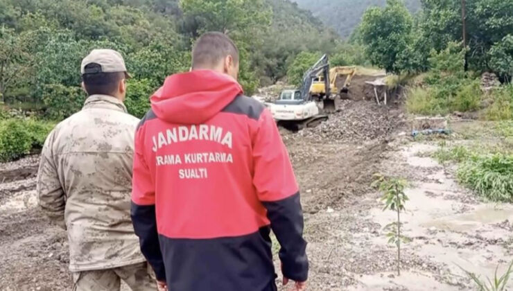 Hatay’da Sele Kapılan Kişi İçin Arama Çalışması Sürüyor