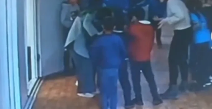 İskenderun’da Öğrenciyi Heimlich Manevrasıyla Kurtardılar