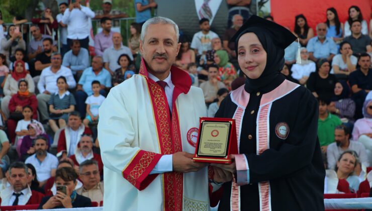 Hatay Mustafa Kemal Üniversitesinde mezuniyet coşkusu
