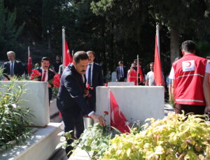 15 Temmuz’da Mersin, Hatay ve Osmaniye’de şehitlikler ziyaret edildi