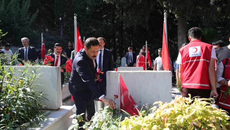 15 Temmuz’da Mersin, Hatay ve Osmaniye’de şehitlikler ziyaret edildi