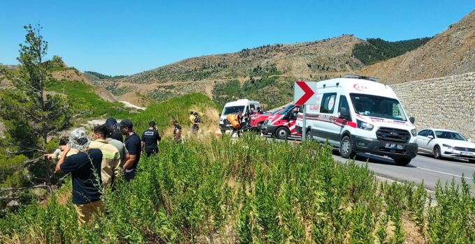 Antalya’da uçuruma yuvarlanan otomobilde 5 kişi hayatını kaybetti