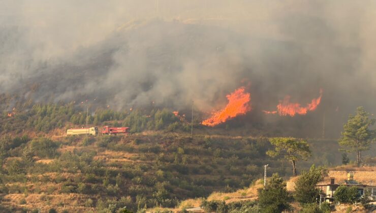 Antalya’da orman yangınına havadan ve karadan müdahale
