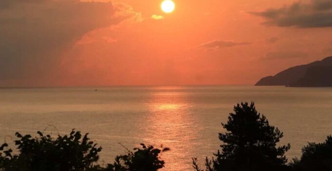 Kastamonu’nun Cide ilçesinde gün batımı güzel görüntüler oluşturdu