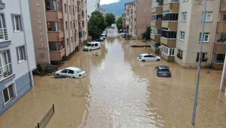 Kastamonu’da su baskını: Zemin katlar tahliye edildi
