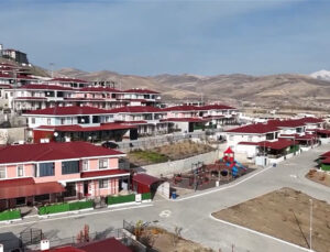 Bitlis’te Ahıska Türkleri için konut teslimi başladı