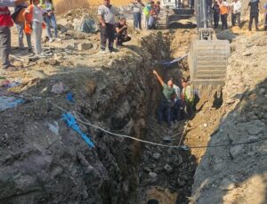 Hatay’da göçük altında kalan 2 işçi kurtarıldı