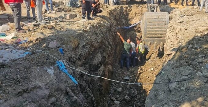 Hatay’da göçük altında kalan 2 işçi kurtarıldı