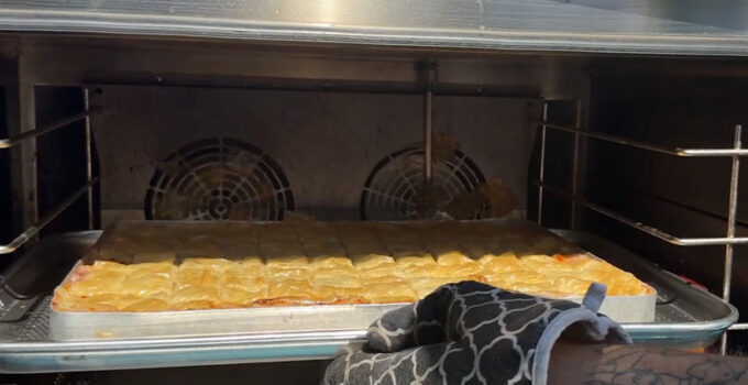 Edirne’de gastronomi festivalinde beyaz peynirli baklava ilgi gördü