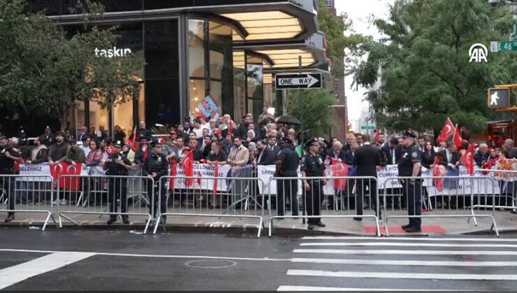 Cumhurbaşkanı Erdoğan New York’ta Sevgi Gösterileriyle Karşılandı