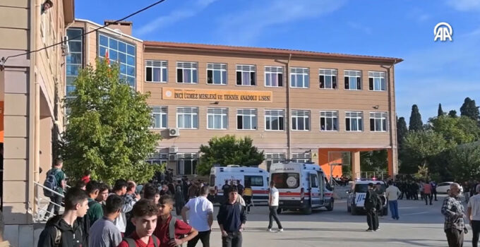 Manisa’da Lise Yakınında Silahlı Saldırı: 8 Kişi Etkilendi